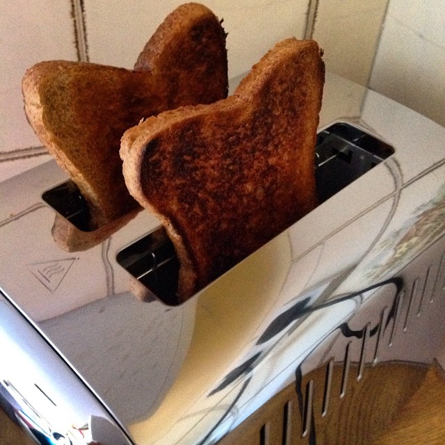 Almost total toast - brown bread toasted on level 3